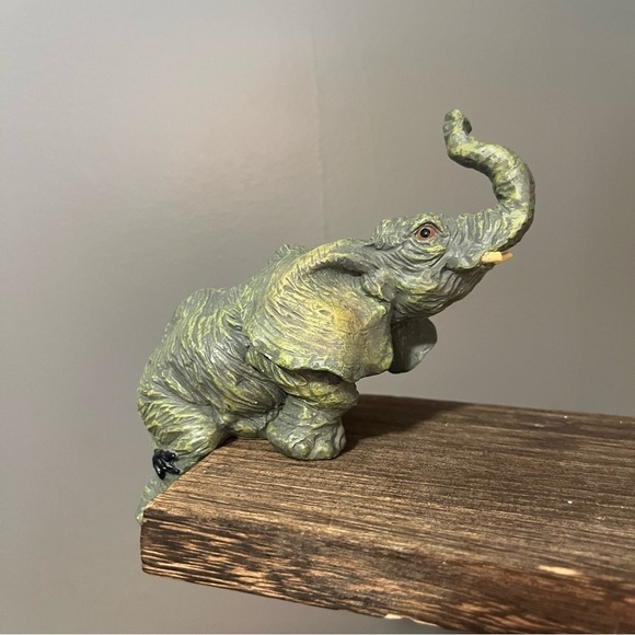 Elephant figurine made in China. Looks like he is trying to climb up onto a step - Picture 2 of 8